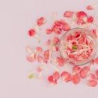 Su aroma tiene propiedades para atraer vibraciones positivas, amor, amistad, dinero u oportunidades.