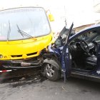 El ataque provocó que la víctima se estrelle con otro vehículo.