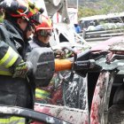 Bomberos llegaron hasta el lugar del siniestro para atender la situación.