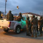 Hombres de la Policía arribaron al lugar para atender la emergencia.