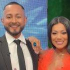 Santiago Castro y Dora West dejan ver en  la pantalla su distanciamiento.