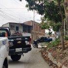 Los cuerpos de dos hombres, de entre 23 y 28 años, quedaron sin vida en medio de la vía principal de ese sector.