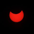 Fotografía tomada con un filtro que muestra el eclipse solar anular hoy, desde el observatorio astronómico de la Universidad autónoma de Honduras, en Tegucigalpa (Honduras).