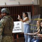 Marcela Aguiñaga votó en Guayaquil.