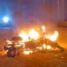 El vehículo fue incinerado totalmente.