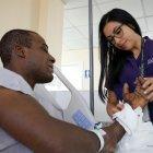 Bryan aún se recupera de la operación que le realizaron en el hospital Pablo Arturo Suárez, norte de Quito.