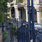 Los cercos eléctricos sobre las rejas del Malecón.