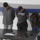 La mujer detenida lloraba en las instalaciones de la Policía Judicial aduciendo que no tenía que ver en el crimen.