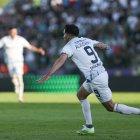 Lisandro Alzugaray de LDU Quito celebra un gol hoy, en un partido de la final de la Copa Sudamericana entre Fortaleza y LDU Quito en el estadio Domingo Burgueño Miguel en Maldonado (Uruguay). EFE/ Gaston Britos