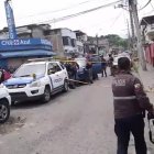 Un rastro de sangre quedó junto al cuerpo, en la calzada. Criminalística tomó acción.