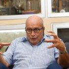 Los Juegos Panamericanos de Santiago 2023 dejaron para Ecuador no solo medallas, sino un nuevo -o viejo- capítulo de enfrentamiento entre Jorge Delgado Panchana, presidente del Comité Olímpico Ecuatoriano (COE), y Roberto Ibáñez, titular de la Federación Ecuatoriana de Judo y máxima autoridad de la Federación Deportiva del Guayas (Fedeguayas).

De acuerdo con una fuente consultada que prefirió reservar su identidad, la “disputa no es nueva”. Delgado e Ibáñez ya dejaron ver sus diferencias en la postulación y finalmente retiro de Guayaquil como sede de los Juegos Bolivarianos 2025. El dirigente del COE no le permitió el ingreso al Comité Organizador, pese a que el titular de Fedeguayas lo reclamaba por haber participado de todo el proceso y dar el soporte mayoritario de la infraestructura.​

Ahora, tildándolo de “longevo dirigente con una mente caduca”, y hasta avizorando una posible candidatura a las elecciones del COE en 2025, Ibáñez contestó en su cuenta de X a Delgado, quien hace unos días le manifestó a su homónimo que no debería ‘opinar’ en la participación del Team Ecuador en los Panamericanos de Santiago.

“No puede decir nada el señor Roberto Ibáñez, porque en lo único que puede opinar es en judo. Nadie le ha pedido su opinión; (lo de Ecuador en los Panamericanos), es su criterio y que se lo guarde para él. Este es un momento de análisis y nadie es perfecto, obviamente. Recordemos que las federaciones ecuatorianas por deporte son las que han dado lo mejor para sus atletas, en medio de todas las dificultades”, dijo Panchana.

En Santiago 2023, el Team Ecuador obtuvo 7 medallas de oro, tres menos que las 10 preseas logradas en Lima 2019. Sin embargo, su cosecha en general fue superior a los 31 metales conseguidos en Perú, ahora con 36 en Chile.

Tras el comentario, el exjudoca y máximo dirigente de la Ecuatoriana de Judo (FEJ) realizó un ‘picante’ posteo en X argumentando que tiene los créditos suficientes para ‘meter lengua’ en el tema, por el aporte de Fedeguayas hacia el alto rendimiento.

“Panchana piensa que el sector formativo no tiene nada que ver con el alto rendimiento, le sugiero pregunte a las federaciones nacionales cómo ayudamos para que esos deportistas que usted lleva a los juegos del ciclo olímpico de alguna u otra forma se preparen”, precisó.

Ibáñez cerró diciendo: “no te estreses antes de tiempo, nos vemos en el 2025 en las elecciones del COE; ah, cierto, si es que puedes participar”, dejando entrever que el máximo directivo del olimpismo nacional no podría ir a la reelección y probando su candidatura a las próximas elecciones del COE. (CMC)