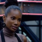 Nayelhi González escucha la devolución sobre el el plato que presentó.