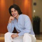 Antonio Borja realiza obra social, llevando alegría a niños enfermos con los personajes infantiles que interpreta.