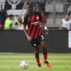 William Pacho es titular fijo en Eintracht Frankfurt y, entre Bundesliga y Europa League, ha jugado 22 partidos.