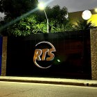 El canal amaneció este lunes 18 de diciembre con dos franjas con los colores característicos de los equipos de Combate