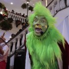 El artista aprovecha el mes navideño para dar funciones en centros comerciales, comunidades y en el teatro.