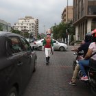 Edgar es de nacionalidad Quichua y originario de Ambato. Lleva dos años trabajando como estatua humana