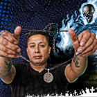 Xander K9 grabó un video y se mira cómo un casco se mueve. Se presume que un ente hizo su presencia.