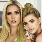 Juntas y abrazaditas, así aparecieron carolina Jaume y Arianna Mejía.