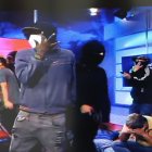 Durante la toma de TC, los individuos hicieron una señal conocida como ‘la W’, en alusión a su líder.