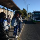 Las paradas están ocupadas por usuarios a toda hora, por lo que los robos son todo el día.