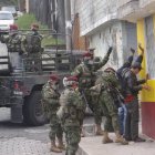 Ciudadanos no respetando el toque de queda