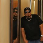 Oveja no  se considera un artista famoso, sino alguien que tiene popularidad.