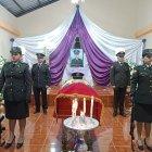 Un homenaje al amigo caído en acción: compañeros policías le rindieron honores a Jonathan Ordóñez.