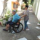 Fernando Santistevan va para tres años esperando la prótesis de su pierna izquierda.