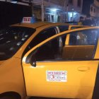 En este taxi se movilizaba la victima cuando fue atacado.