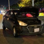 En el lugar se encontró un vehículo reportado como robado.