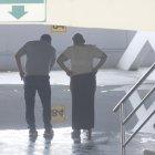 El parqueadero está siendo inspeccionado por personal técnico luego de evacuar a quienes laboran en el edificio.