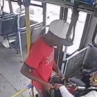 El aprehendido asaltaba buses en el norte de Guayaquil.