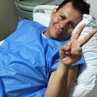 Jhonatan Luna luego de su cirugía, en una clínica de Guayaquil.