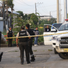 Los uniformados fueron atacados dentro del vehículo de la institución.