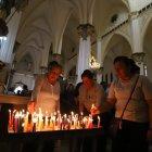 Varios feligreses realizaron el recorrido de las siete iglesias.