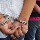 Dos compañeros de trabajo de la víctima se encuentran procesados. Ellos quedaron grabados en cámaras de seguridad.