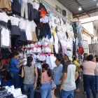 Pese que aún no hay muchas ventas, ya se ven aglomeraciones de personas que preguntan por útiles escolares.