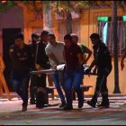 Los cuerpos fueron embarcados en el carro de Medicina Legal y llevados a la morgue.