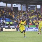 Gabriel Cortez lleva un doblete ante Libertad en Loja.