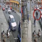 Secuencia en la que los agentes se llevaron la moto eléctrica sin avisar a la responsable.