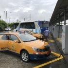 La electrolinera, ubicada al norte de Guayaquil, recibe a conductores desde las primeras horas de la mañana.