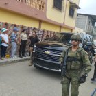 El presidente Daniel Noboa vota en Olón.