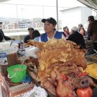 A Paola Romero y a los demás comerciantes que estaban junto a una salida del Metro no les faltaron los clientes.