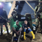 Los falsificadores fueron capturados con evidencias.