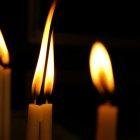 Referencial. La ciudadanía opta por encender velas en lo que duran los apagones