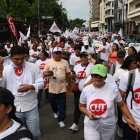 La marcha inició en la calle Eloy Alfaro, en el centro de la ciudad y avanzó por la avenida Malecón.