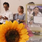 La familia Sacoto Calero mantenía algunos girasoles y una foto de Valeria en su sala.
