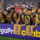 Barcelona con las camisetas de Joao Rojas.