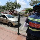 Los espacios de la avenida Víctor Emilio Estrada están regulados por los parquímetros.